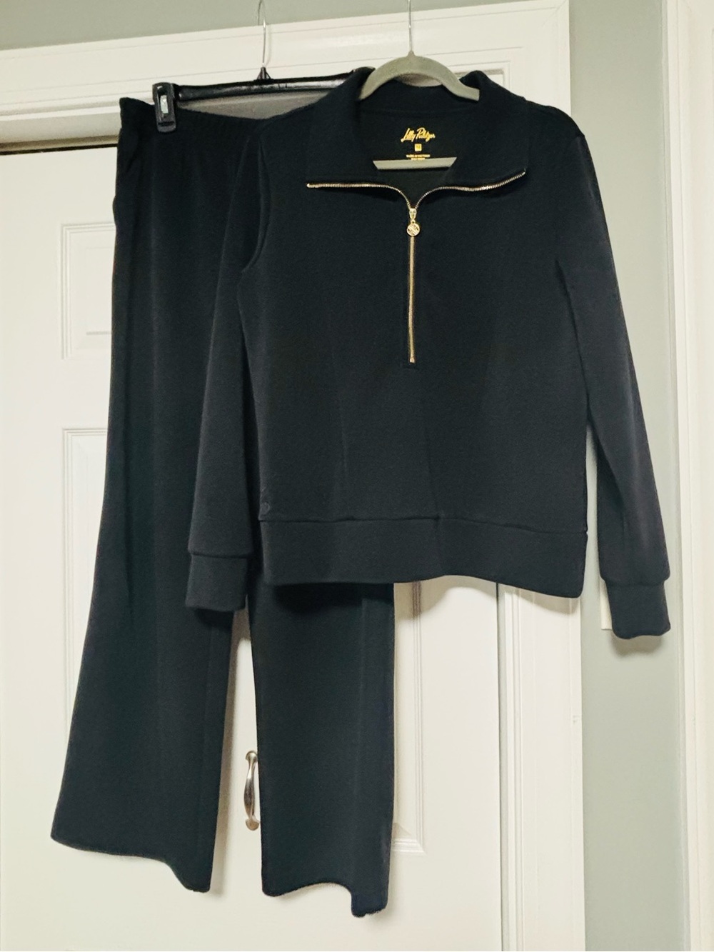 Lilly Pulitzer sweatsuit size M black - Picture 2 of 8
